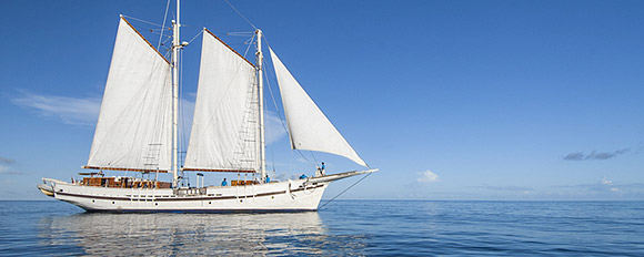 Entdecken Sie die unberührte Schönheit des Mergui Archipels mit einem Segelschiff
