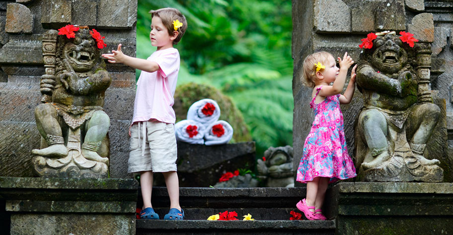 Bali Ferien Kinder im Tempel