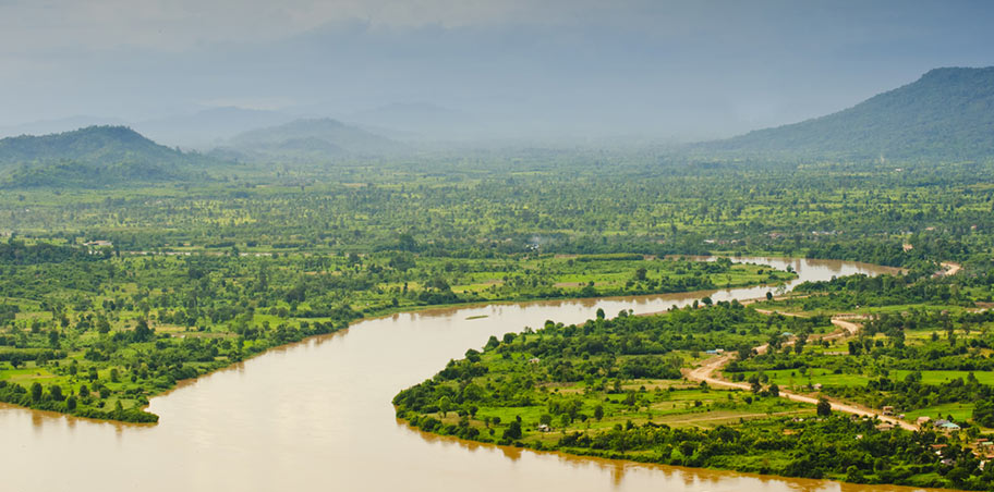 Laos wunderschöne Uferlandschaften des Mekongs