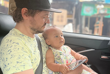 Baby im Auto in Bali