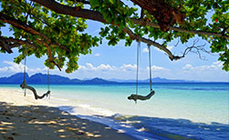 Schaukel am Strand thailändische Insel Schaukel am Strand auf der Insel Koh Kradan