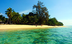 Klares Wasser Strand grün Koh Bulon Thailand Strand mit extrem klarem Wasser auf der Insel Koh Bulon Lae in Thailand